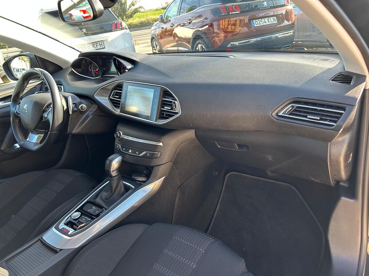 PEUGEOT 308 ALLURE 1.2 E-THP AUTO SPANISH LHD IN SPAIN 40000 MILES SUPERB 2017